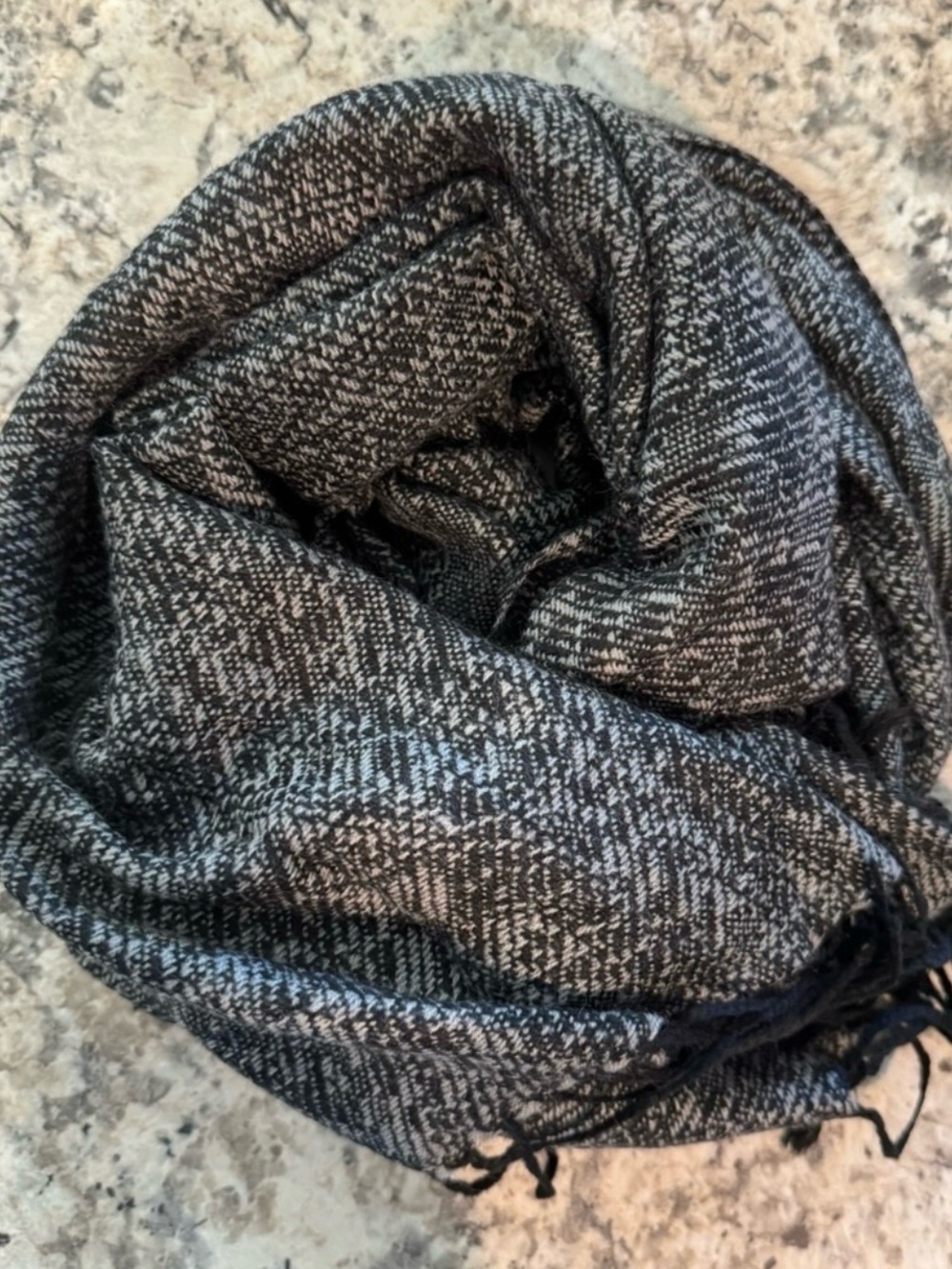 FRINGE SCARF - Picture 2 of 5